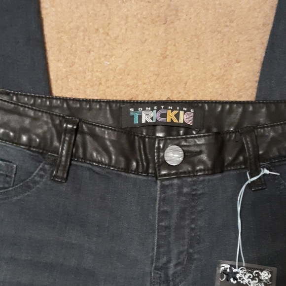 Something TRICKIE (Jeans - Picture 5 of 6